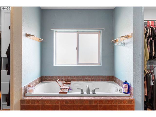 52052 Se 3RD Pl, Scappoose, OR 97056