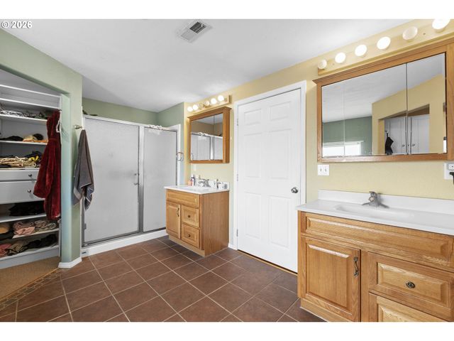 52052 Se 3RD Pl, Scappoose, OR 97056