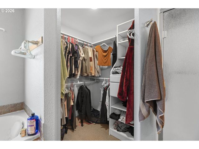 52052 Se 3RD Pl, Scappoose, OR 97056