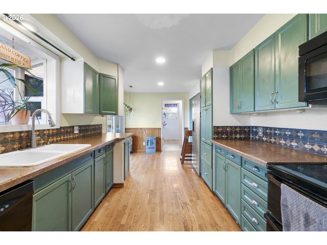 52052 Se 3RD Pl, Scappoose, OR 97056