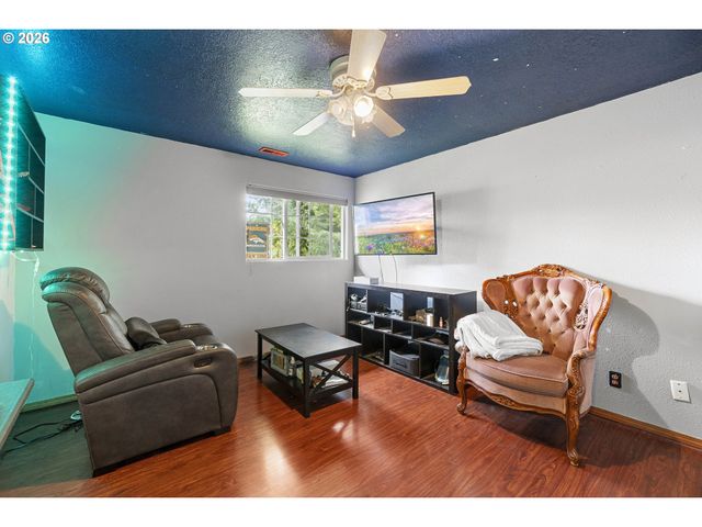 52052 Se 3RD Pl, Scappoose, OR 97056