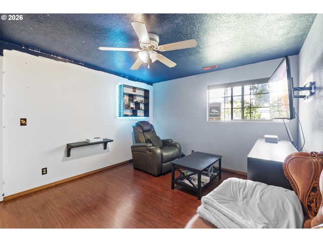 52052 Se 3RD Pl, Scappoose, OR 97056