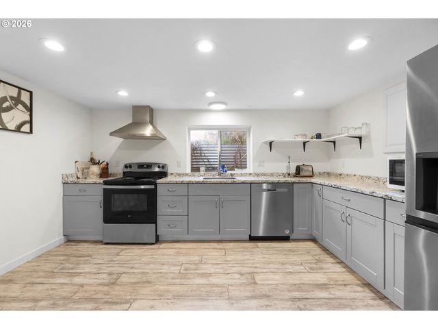 52052 Se 3RD Pl, Scappoose, OR 97056