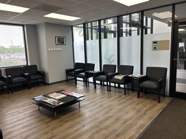 2260 W Higgins Road, Hoffman Estates, IL 60169