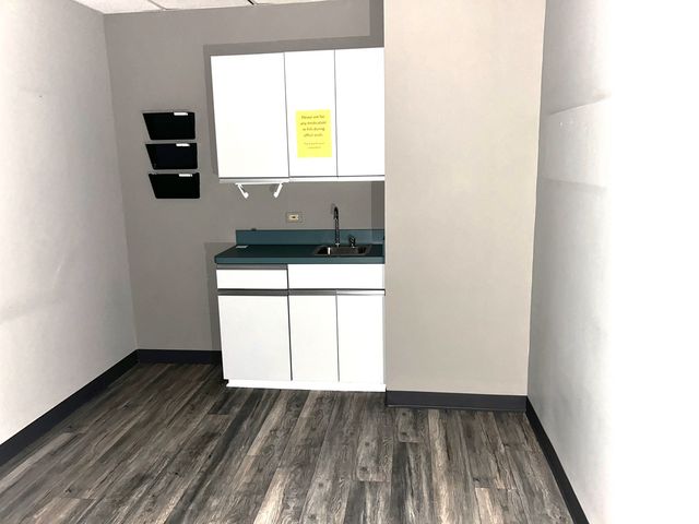 2260 W Higgins Road, Hoffman Estates, IL 60169