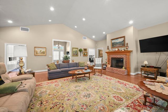 20605 Bretz Rd, Springfield, LA 70462