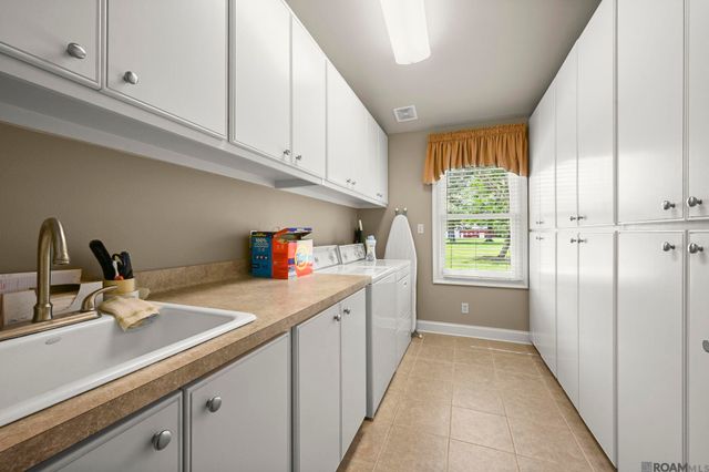 20605 Bretz Rd, Springfield, LA 70462