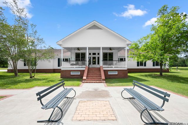20605 Bretz Rd, Springfield, LA 70462