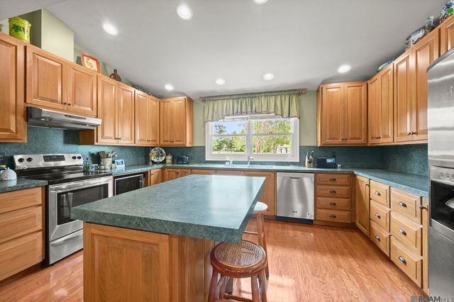 20605 Bretz Rd, Springfield, LA 70462