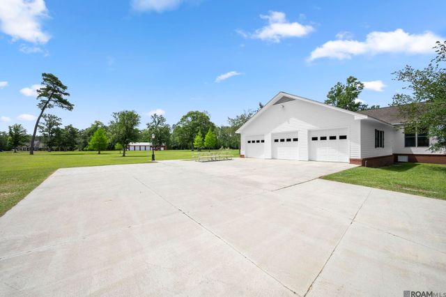 20605 Bretz Rd, Springfield, LA 70462