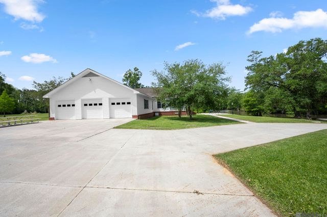 20605 Bretz Rd, Springfield, LA 70462