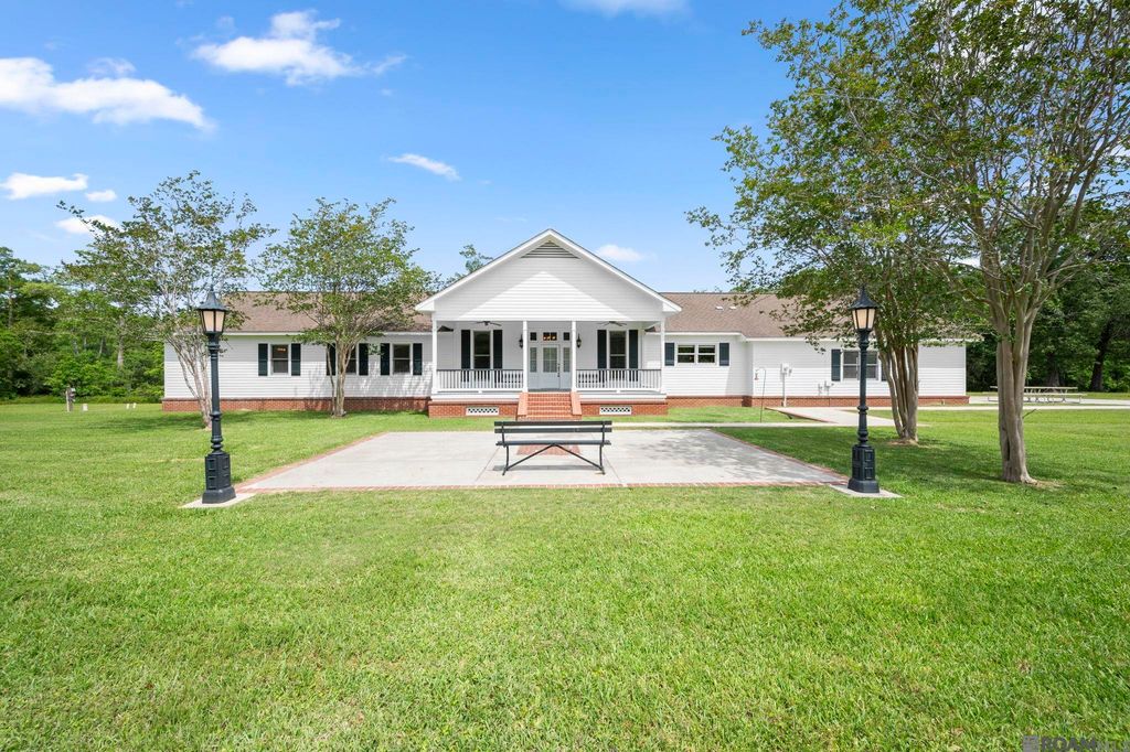 20605 Bretz Rd, Springfield, LA 70462