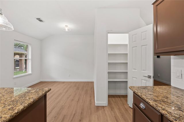 129 Rustic Colony Lane, Dickinson, TX 77539