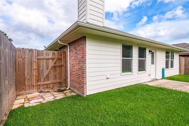 129 Rustic Colony Lane, Dickinson, TX 77539