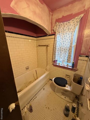 13324 Camden Street, Detroit, MI 48213