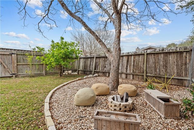 7234 Diamond Ridge Dr, Corpus Christi, TX 78413