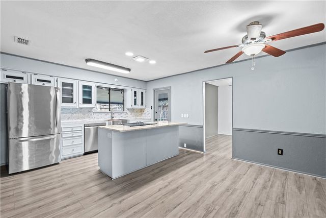 7234 Diamond Ridge Dr, Corpus Christi, TX 78413
