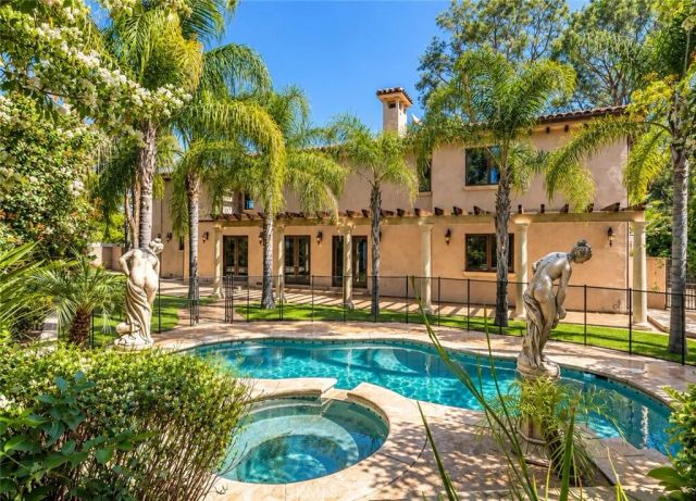 5427 Genesta, Encino, CA 91316