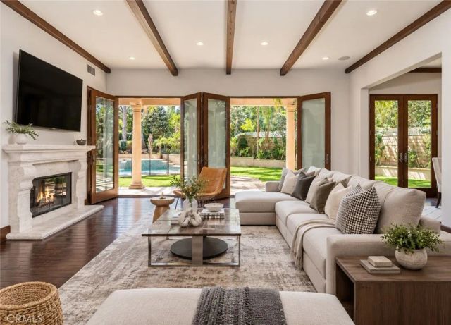 5427 Genesta, Encino, CA 91316