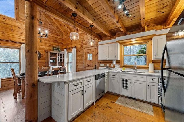 76 Fish Trap Road, Blue Ridge, GA 30513