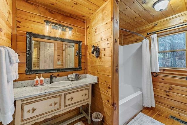 76 Fish Trap Road, Blue Ridge, GA 30513