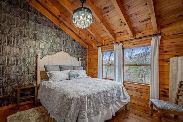 76 Fish Trap Road, Blue Ridge, GA 30513