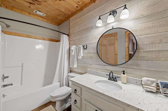 76 Fish Trap Road, Blue Ridge, GA 30513