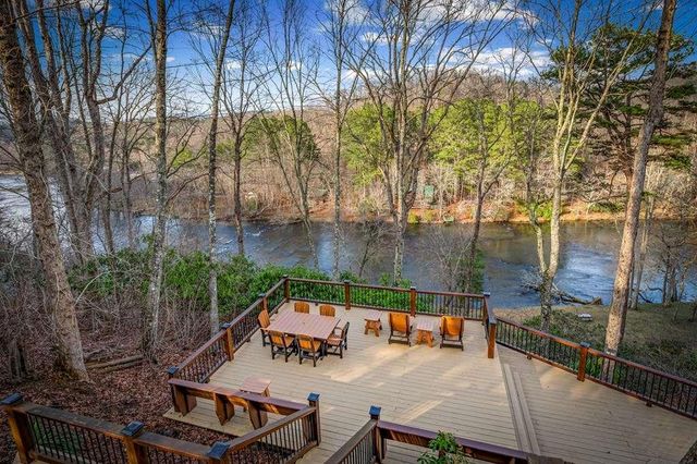 76 Fish Trap Road, Blue Ridge, GA 30513