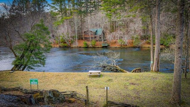 76 Fish Trap Road, Blue Ridge, GA 30513