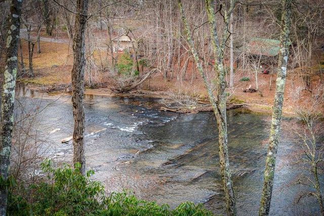 76 Fish Trap Road, Blue Ridge, GA 30513
