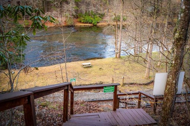 76 Fish Trap Road, Blue Ridge, GA 30513