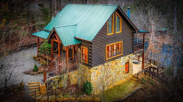 76 Fish Trap Road, Blue Ridge, GA 30513