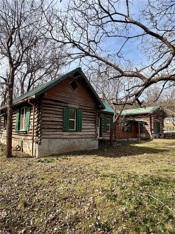 2128 County Road 329, Eureka Springs, AR 72632