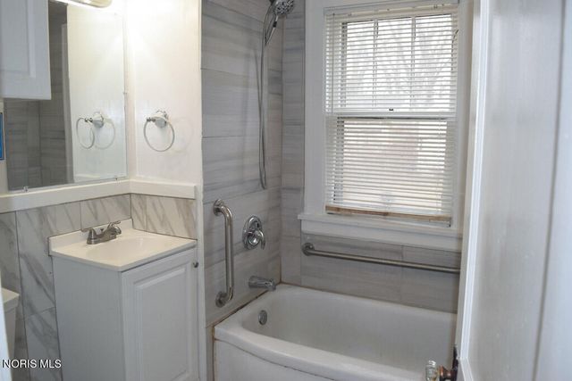 824 N University Avenue, Toledo, OH 43607