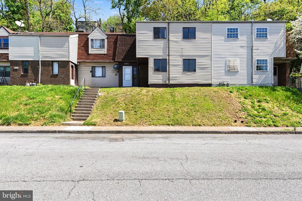 533 SAINT MARYS DR, Steelton, PA 17113