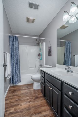 76 Parkview Drive, Eldridge, IA 52748