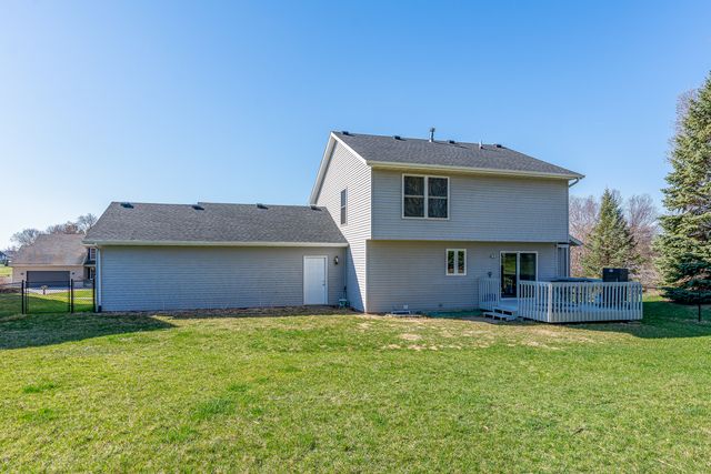 76 Parkview Drive, Eldridge, IA 52748