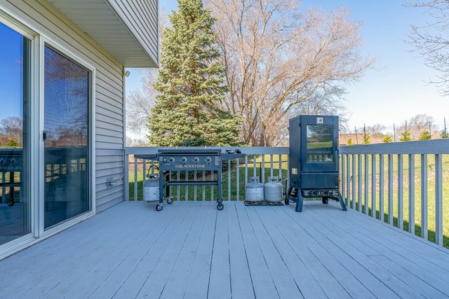 76 Parkview Drive, Eldridge, IA 52748