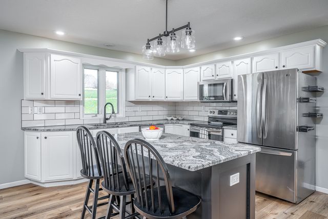 76 Parkview Drive, Eldridge, IA 52748