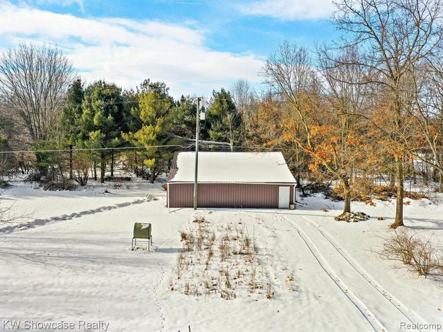 2185 Armond Road, Howell, MI 48855