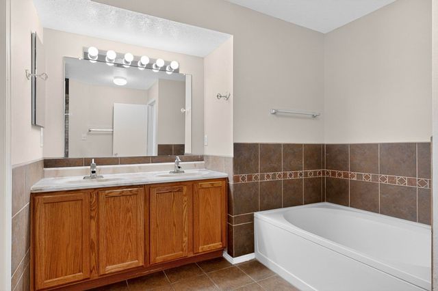 5609 MESA RIDGE Road NW, Albuquerque, NM 87114