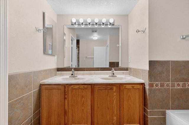 5609 MESA RIDGE Road NW, Albuquerque, NM 87114