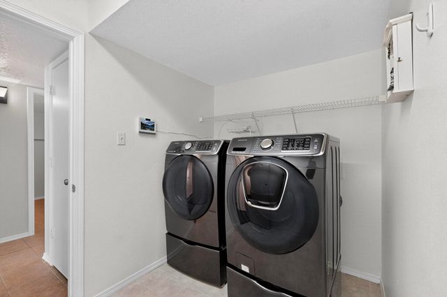 5609 MESA RIDGE Road NW, Albuquerque, NM 87114