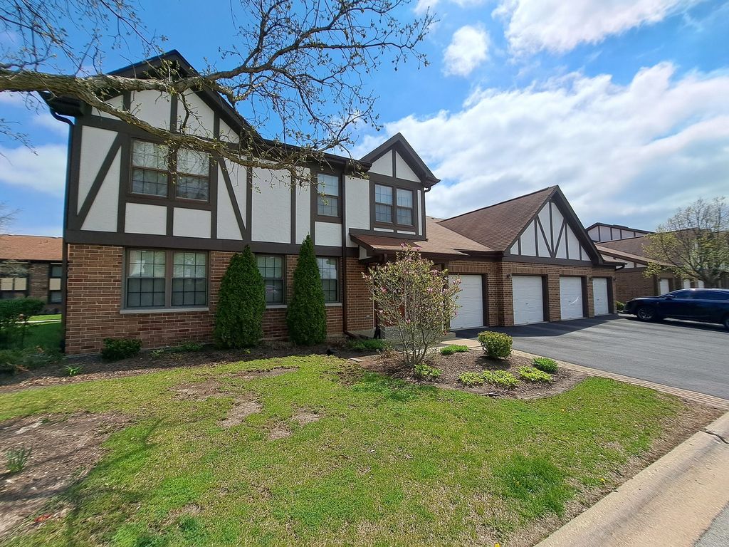 216 Stoneybrook Lane 2C, Bloomingdale, IL 60108