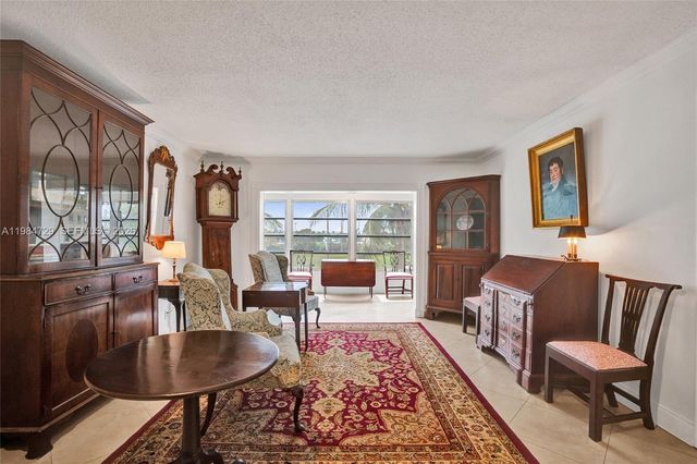 3940 NW 42nd Ave 320, Lauderdale Lakes, FL 33319