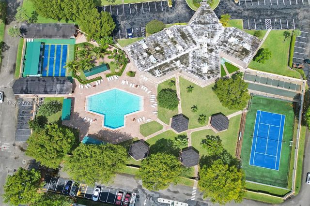 3940 NW 42nd Ave 320, Lauderdale Lakes, FL 33319