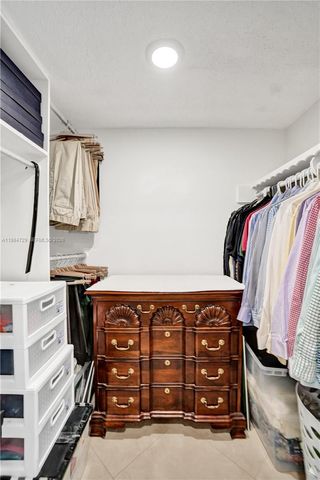 3940 NW 42nd Ave 320, Lauderdale Lakes, FL 33319