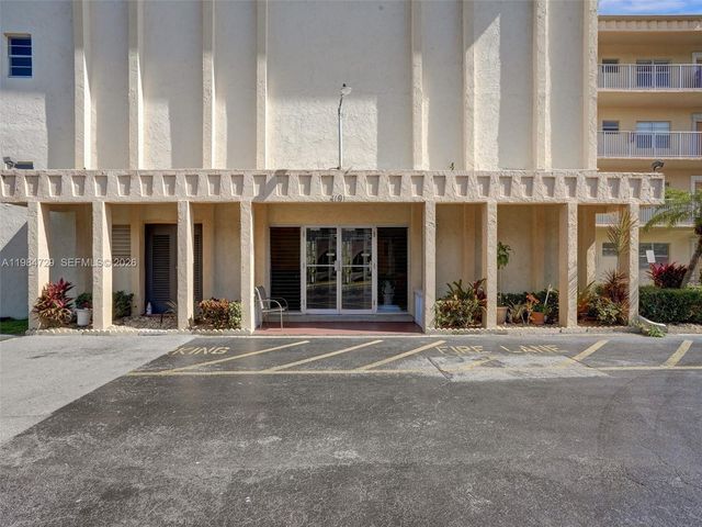 3940 NW 42nd Ave 320, Lauderdale Lakes, FL 33319