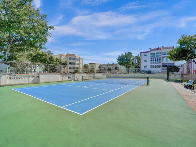 3940 NW 42nd Ave 320, Lauderdale Lakes, FL 33319