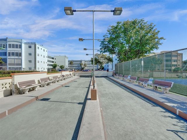 3940 NW 42nd Ave 320, Lauderdale Lakes, FL 33319